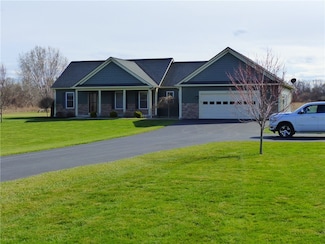 1823 Spafford Rd, Phelps, NY 14532