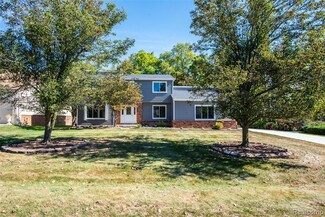 7337 Oak Tree Dr, West Bloomfield, MI 48322