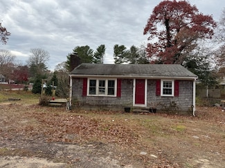 5 Huckleberry Ln, Marstons Mills, MA 02648