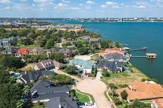 1002 Island View St, Kemah, TX 77565