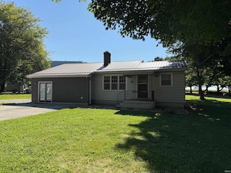 6 S Schroeder St, Edwardsport, IN 47528