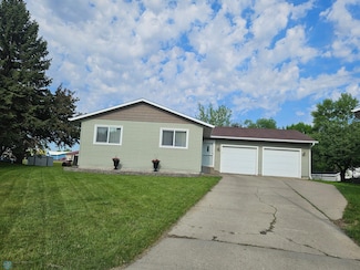 2904 17th Ave S, Moorhead, MN 56560