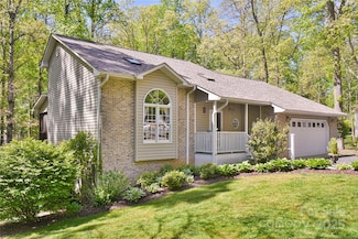 145 Fox Glen Dr, Arden, NC 28704