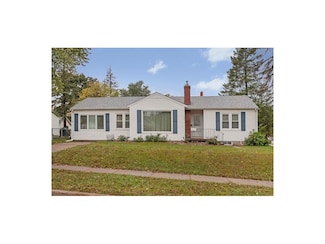 1301 Hinkley Ave NW, Cedar Rapids, IA 52405