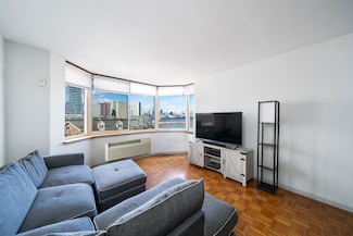 1 2nd St Unit 710, Jersey City, NJ 07302