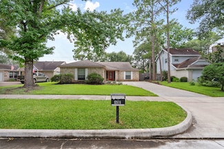 611 Muirwood Ln, Sugar Land, TX 77498