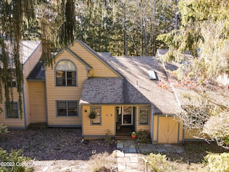 2169 Oak Hill Dr, Buck Hill Falls, PA 18323