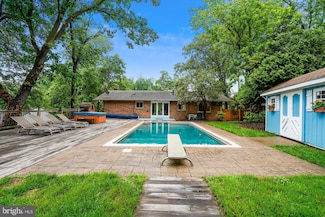 2104 Belle View Blvd, Alexandria, VA 22307