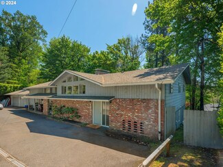 8220 SW Canyon Ln, Portland, OR 97225