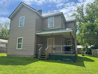 104 1st St, Cynthiana, KY 41031