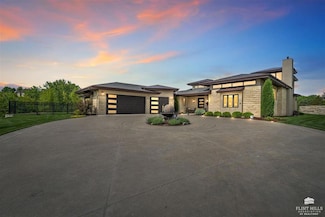 2631 Heartland Dr, Manhattan, KS 66503