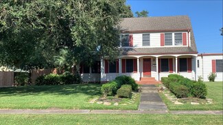 2935 6th St, Port Arthur, TX 77642