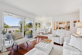 4181 W Lake Sammamish Pkwy SE Unit B301, Bellevue, WA 98008