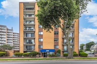 295 Lynn Shore Dr Unit 702, Lynn, MA 01902