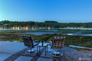 730 E North Bay Rd, Allyn, WA 98524