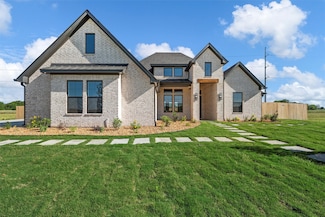 213 Amistad Cir, McGregor, TX 76657