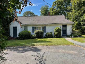 163 Woodside Ave, Cumberland, RI 02864