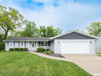 5920 W Ridgecrest Cir, Peoria, IL 61615