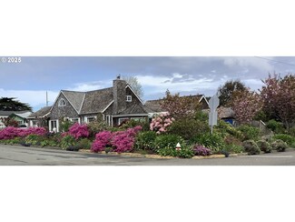 640 8th St SW, Bandon, OR 97411
