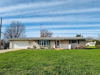 2014 Vandalia St, Hillsboro, IL 62049