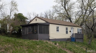 7200 Sapphire Ave, Saint Louis, MO 63136