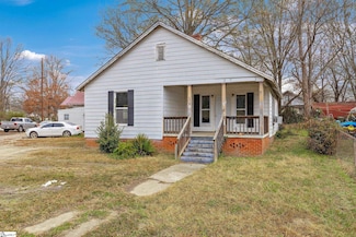 39 Peachtree St, Clinton, SC 29325
