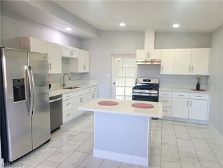 2745 Burnham Ave, Las Vegas, NV 89169