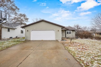 1241 Briarwood Dr, Menasha, WI 54952