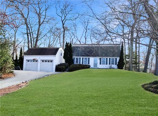 14 Canterbury Dr, Bradford, RI 02808