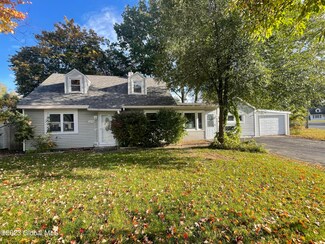 1076 Outer Dr, Schenectady, NY 12303