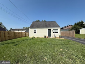 103 Colfax Dr, Manassas Park, VA 20111