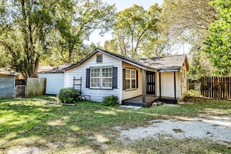 303 W Worsham St, Willis, TX 77378