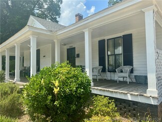 804 Caldwell St, Lumberton, NC 28358