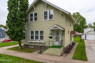 1327 Walnut St, Grand Forks, ND 58201