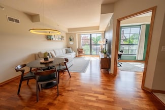 820 Emerald St Unit 410, Saint Paul, MN 55114