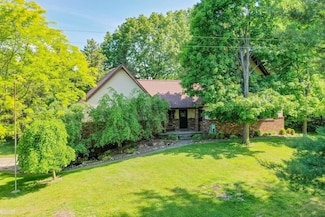 6499 Tubspring Rd, Almont, MI 48003