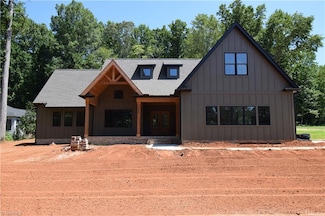 7259 Yadkinville Rd, Pfafftown, NC 27040
