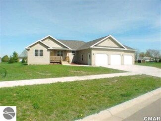 720 Leeward Ct, Ithaca, MI 48847