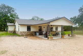 326 Zapalac Rd, Smithville, TX 78957