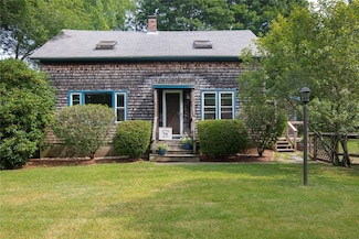 2 Poplar Ave, Wood River Junction, RI 02894