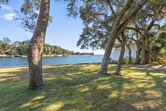 19 Old Ferry Rd, Shalimar, FL 32579