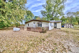 1401 S Miner Rd, Crystal, MI 48818