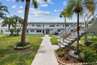 5876 21st St N Unit 4, Saint Petersburg, FL 33714