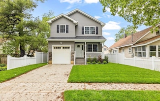 1850 Voshage St, Baldwin, NY 11510
