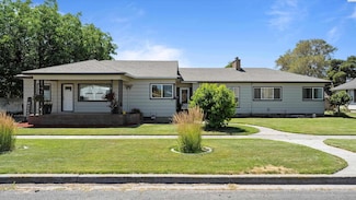 353 E Borah St, Connell, WA 99326