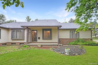 5007 Sandalwood Dr, Grand Blanc, MI 48439