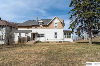 1124 N 40th St, Omaha, NE 68131