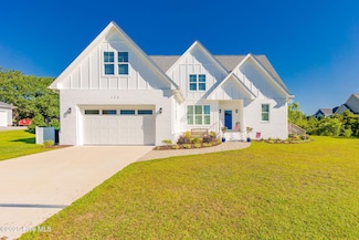 111 Magens Ct E, Cedar Point, NC 28584