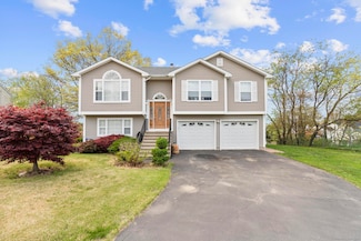 13 Woodcrest Dr, Waterbury, CT 06708
