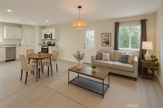 905 W Sumner Ave Unit B, Lake Elsinore, CA 92530